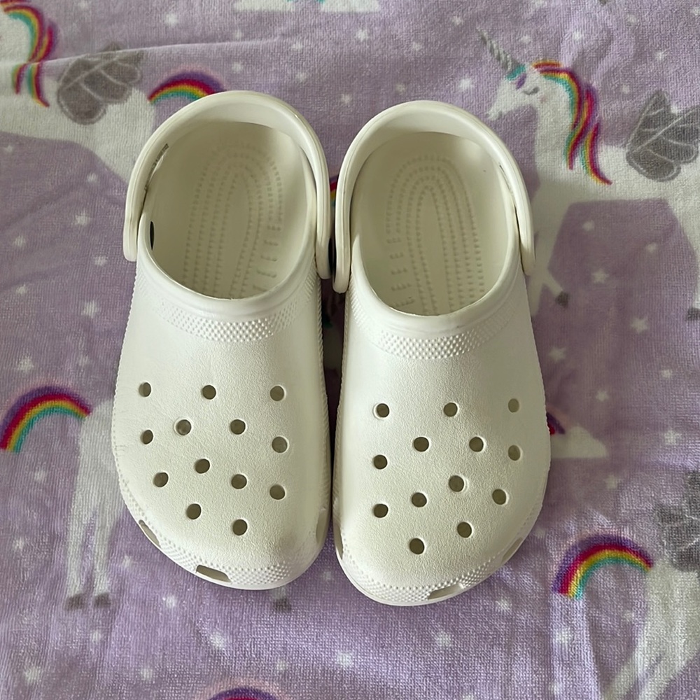 WHITE CROCS men’s 6 women’s 8